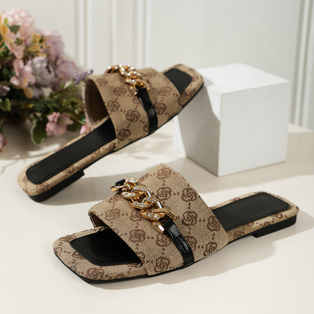 Summer Women Flat Slippers Luxury Outdoor Beach Flat Sandals Trend Brand Designer Slippers Women Big Size Slides Women
