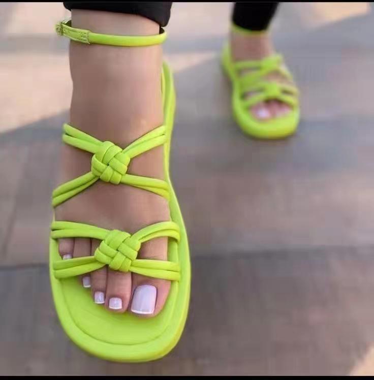 New round head, one line buckle, thick sole sandals for women's oversized outerwear woven beach sandals