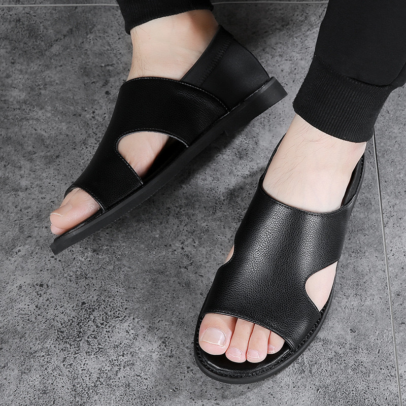 New Lightweight Leather Surface Slippers for Men Outdoor Fashion Simple Large Size Beach Shoes Semi-Slippers Men