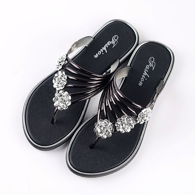 Women's slippers Summer sandals New style flat bottom pinch leg women's shoes Light slippers Women's casual flip flops