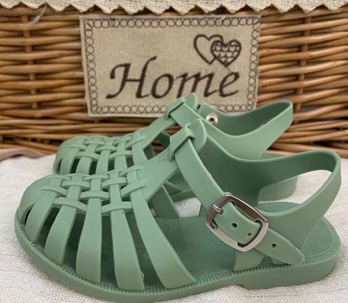 Three dimensional hole Shoes Boys' and girls' summer soft soled Baotou Beach Garden