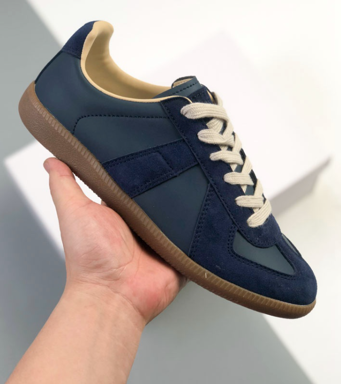 22 Classic Replica Leather Low sneaker Classic Versatile Whiteboard Lightweight, Wear resistant, Anti slip Rubber Sole
