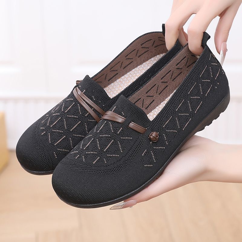 Beijing Ladies Flat Shoes Spring Summer New Lightweight Slip-On Knitted Mid-aged And Elderly Mothers Casual Footwear