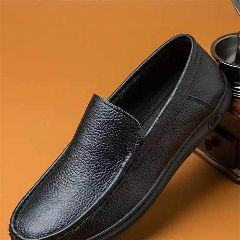 Men's New Leather Shoes Men's Breathable One-piece Men's Shoes Casual and Versatile Leather Soft Soled Shoes