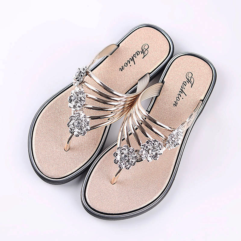 Women's slippers Summer sandals New style flat bottom pinch leg women's shoes Light slippers Women's casual flip flops