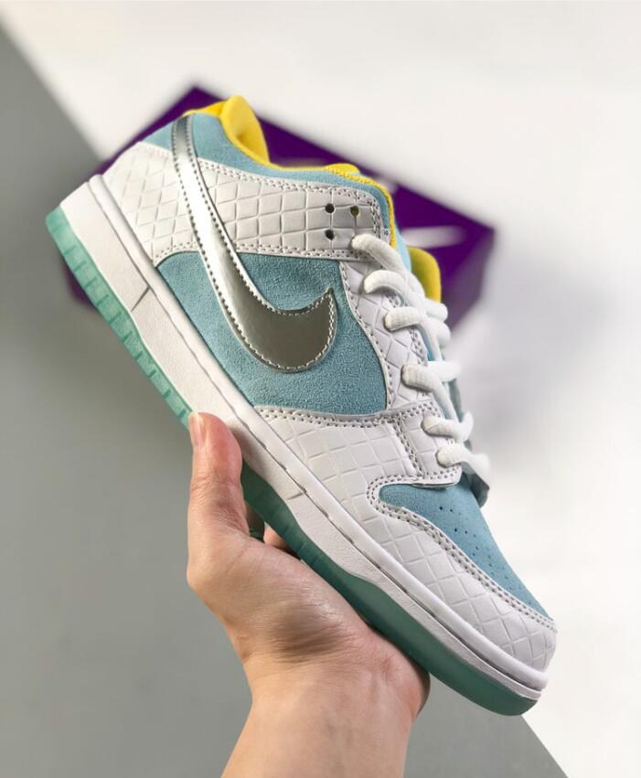 Nike SB Dunk Low Retro: Lightweight, Anti-Slip, Soft Comfort for Casual Skateboarding