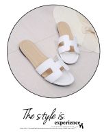 European station with the same type of H slippers summer flat heel