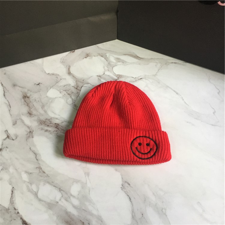 Cozy Smile-Embroidered Winter Beanie – Seamless Knit Design, Gentle Ribbed Edge & Breathable Merino-Blend for Babies & Kids