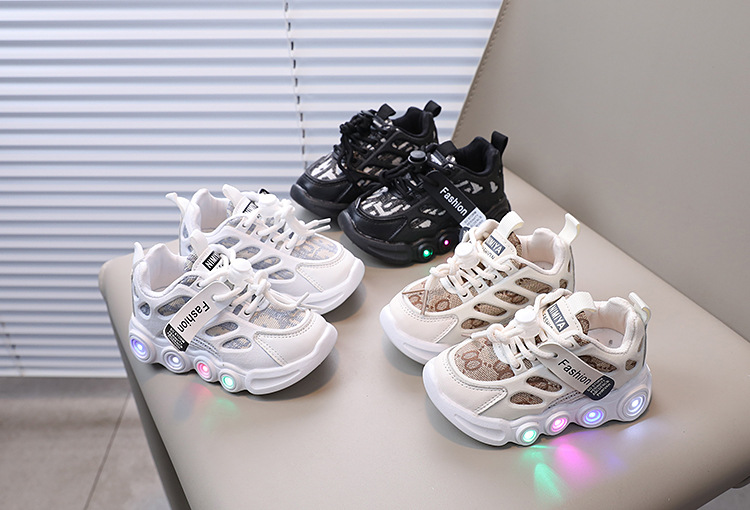 Kids Shoes Boys LED Sneakers Waterproof Light Shoes Children Luminous Sport Casual Shoes Sneakers Breathable School Trainers
