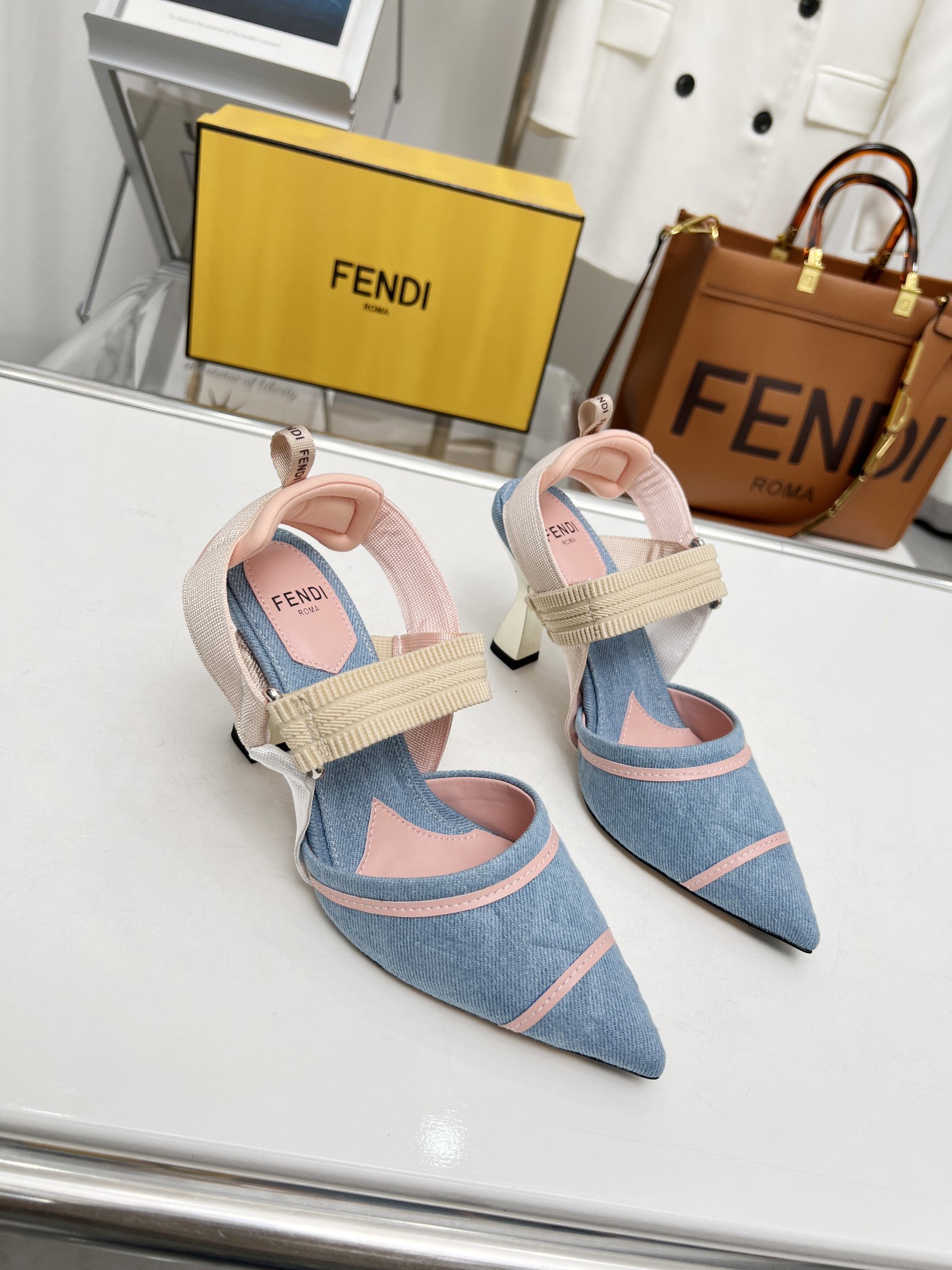 Fendi new fashion trend sandals ladies casual shoes all-match temperament high heels