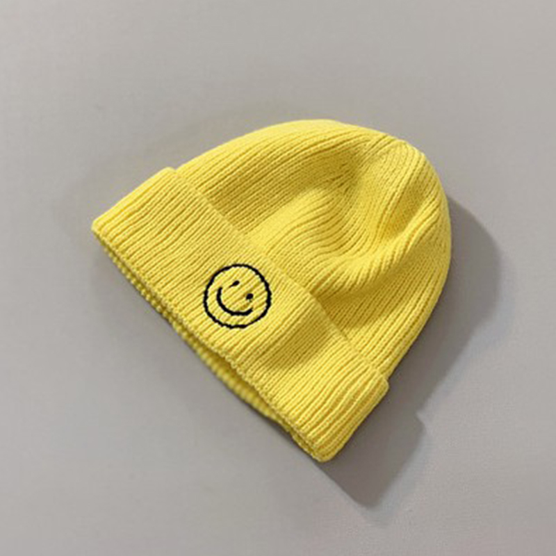 Cozy Smile-Embroidered Winter Beanie – Seamless Knit Design, Gentle Ribbed Edge & Breathable Merino-Blend for Babies & Kids