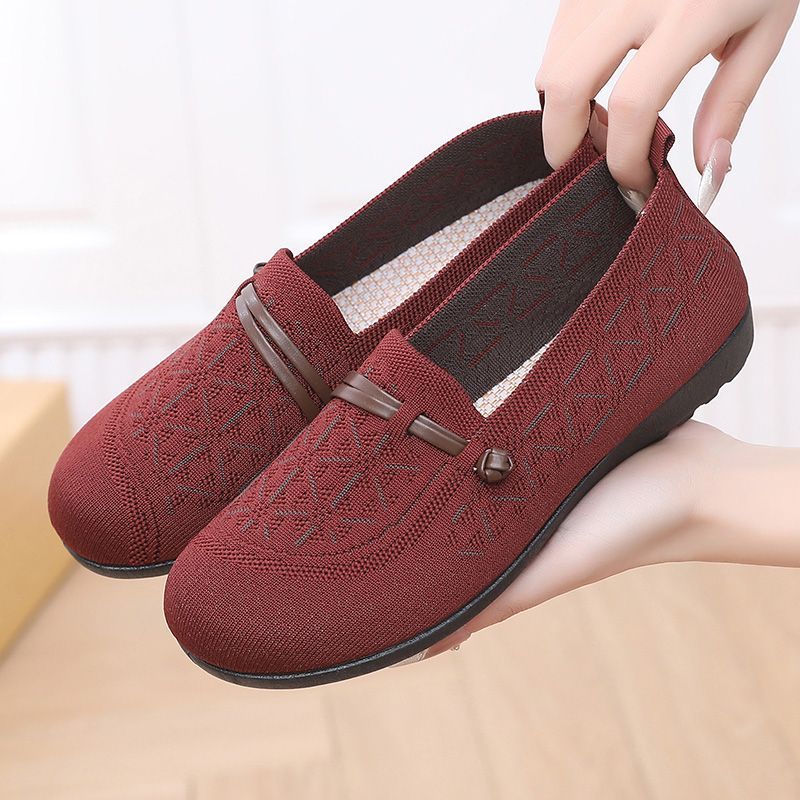 Beijing Ladies Flat Shoes Spring Summer New Lightweight Slip-On Knitted Mid-aged And Elderly Mothers Casual Footwear