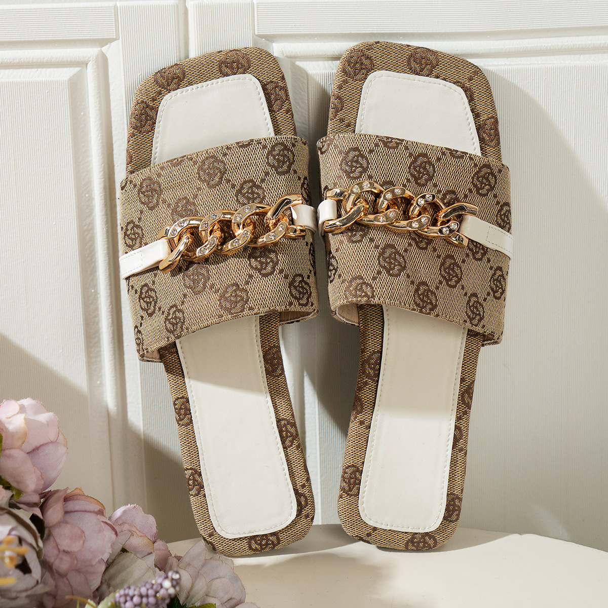 Summer Women Flat Slippers Luxury Outdoor Beach Flat Sandals Trend Brand Designer Slippers Women Big Size Slides Women