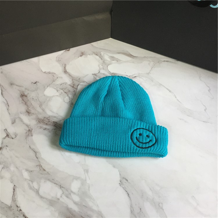 Cozy Smile-Embroidered Winter Beanie – Seamless Knit Design, Gentle Ribbed Edge & Breathable Merino-Blend for Babies & Kids