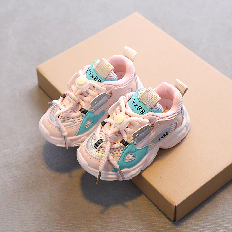 A pair of breathable mesh children's casual sports shoes for men and women, anti slip children's sports shoes