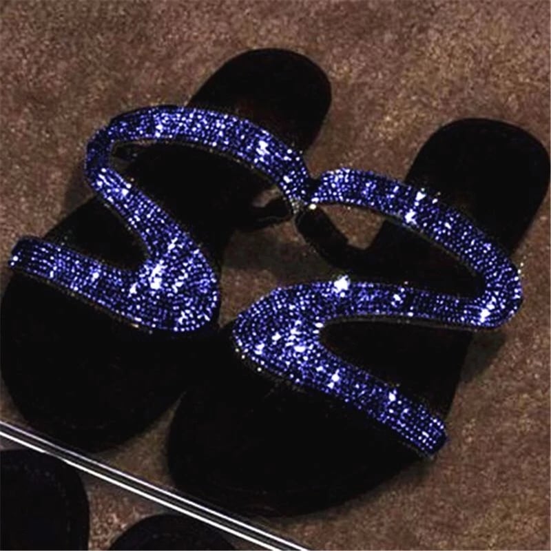 Summer Home Slippers Rhinestone Beach Slippers Women Rivet Sandals Outdoor Wild Soft Surface Flat Bottom Non-slip Flip Flop