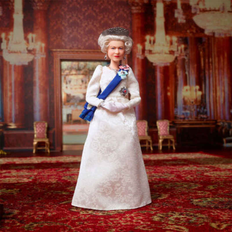 Doll Queen Elizabeth II Signature Platinum Jubilee Resin Statue Collectors