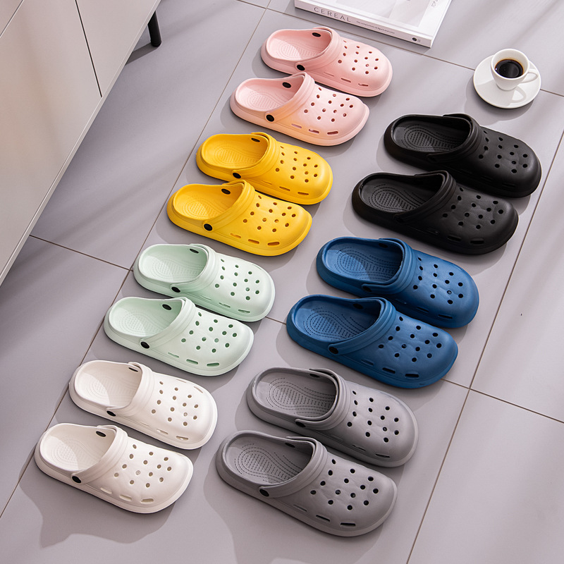 Summer slippers ladies thick-soled sandals non-slip hole shoes massage slippers Korean couple beach shoes garden shoes