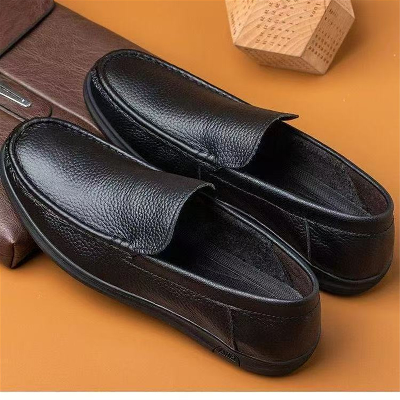 Men's New Leather Shoes Men's Breathable One-piece Men's Shoes Casual and Versatile Leather Soft Soled Shoes