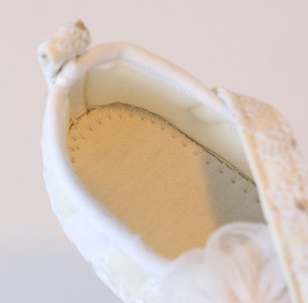 Spring New Baby Shoes Lace Embroidered Shoes Exquisite Princess Shoes Anti Slip Soft Soled Women's Baby Walking Shoes