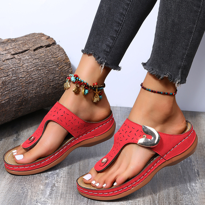 Women's large size 2023 European and American fashion wedge heel flip flops, wearing beach slippers outside