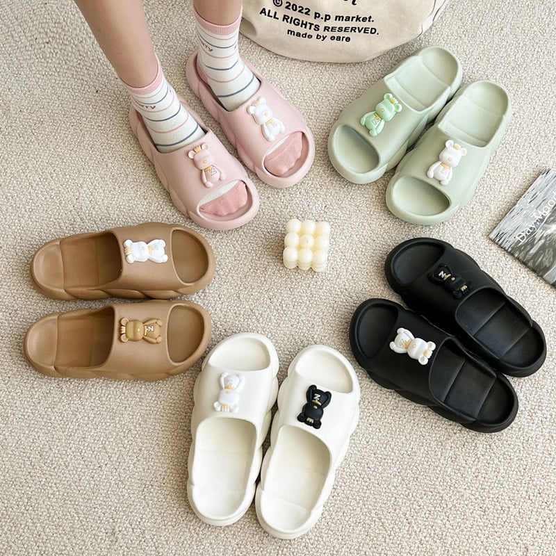 Couples Wearing Women's Slippers to Step on the Shit; Women's Fashion Versatile Indoor and Outdoor Slippers