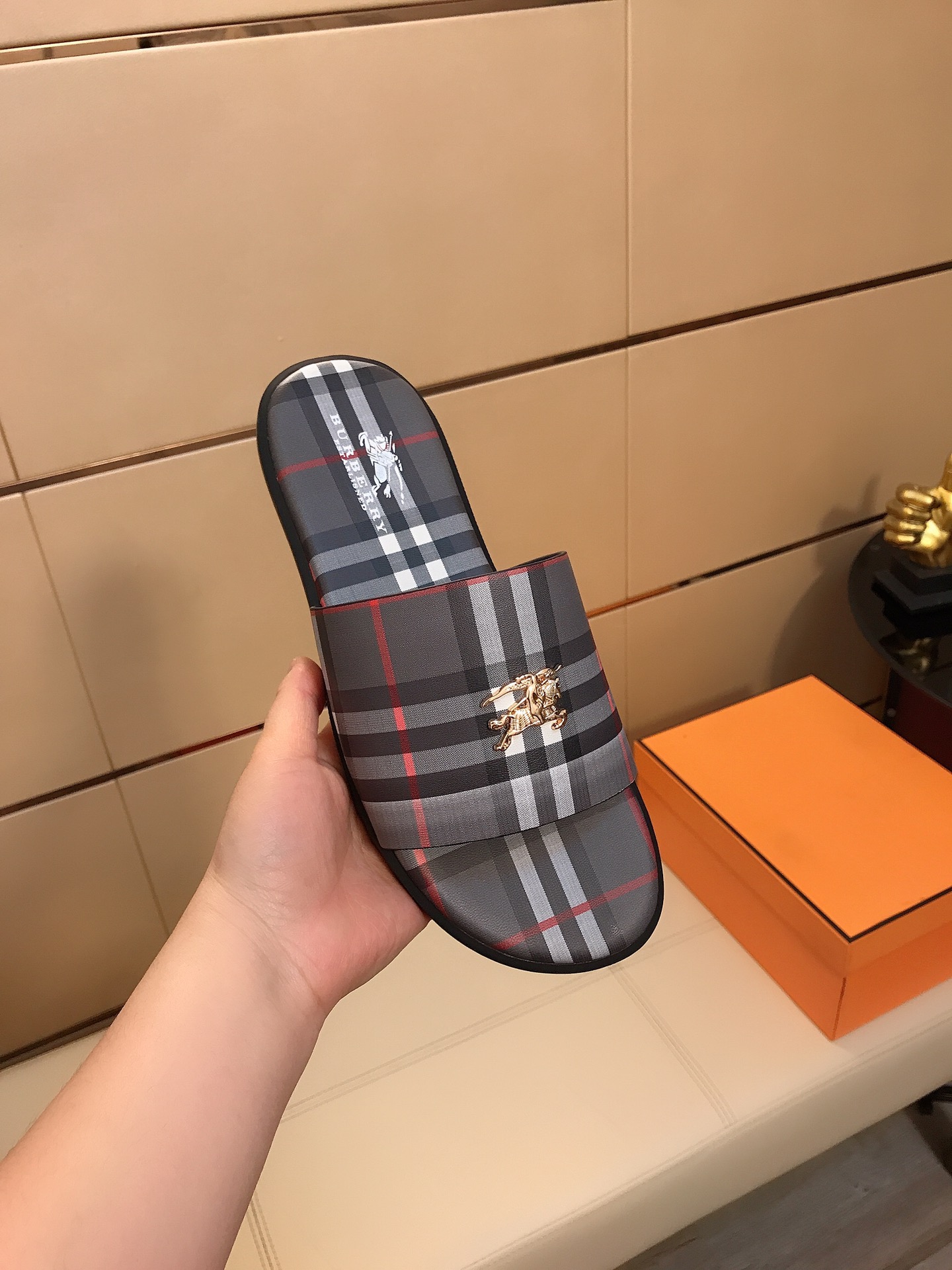Burberry Slippers Home Slippers Beach Slippers Outdoor Sandals Strap Half Slippers Non-slip Flip-Flops Men's Slippers 38-44
