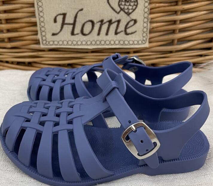 Three dimensional hole Shoes Boys' and girls' summer soft soled Baotou Beach Garden
