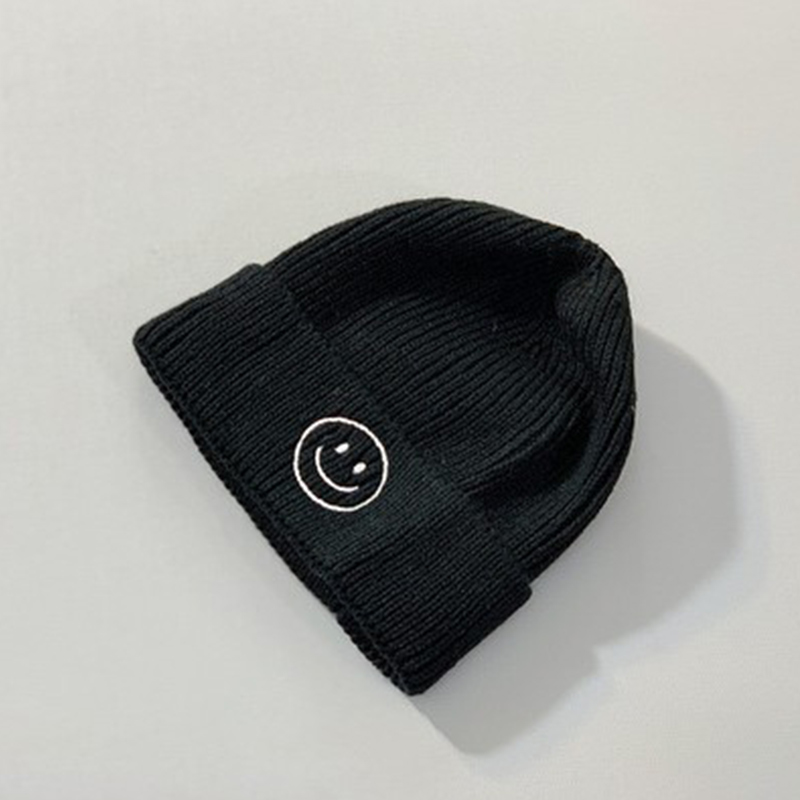 Cozy Smile-Embroidered Winter Beanie – Seamless Knit Design, Gentle Ribbed Edge & Breathable Merino-Blend for Babies & Kids