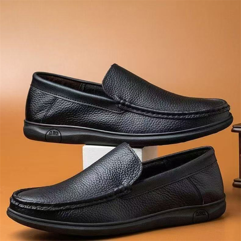 Men's New Leather Shoes Men's Breathable One-piece Men's Shoes Casual and Versatile Leather Soft Soled Shoes
