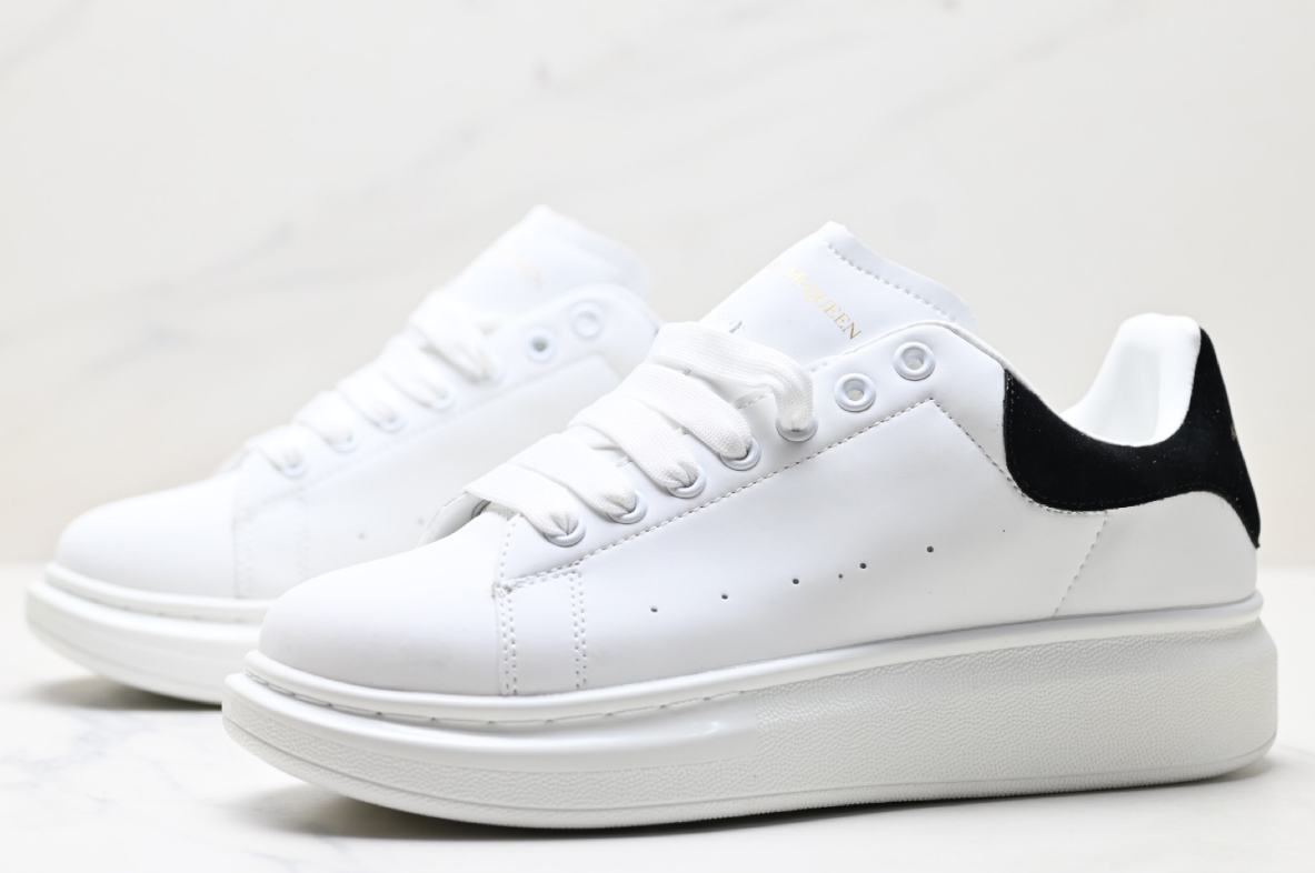 Alexander McQueen low-top casual sneakers in pure white made of sole leather