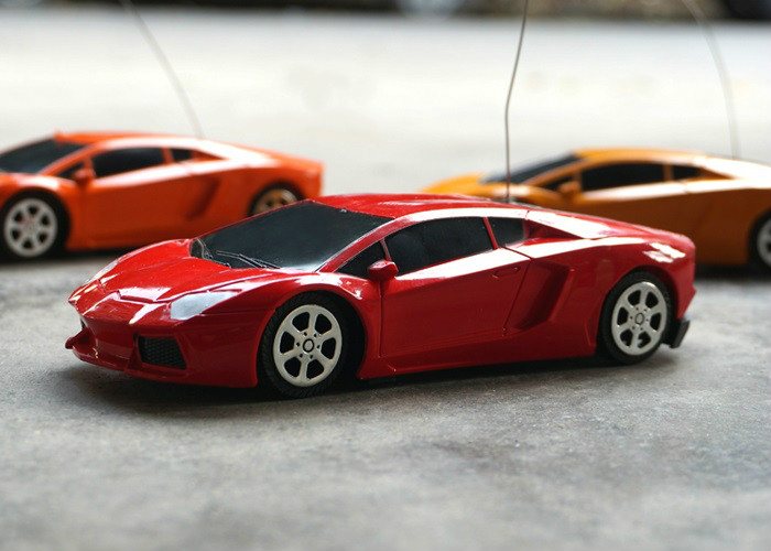 Authentic 1:24 Lamborghini RC Sports Car – Precision Alloy Chassis, LED Lights, and Lifelike Design for Kids