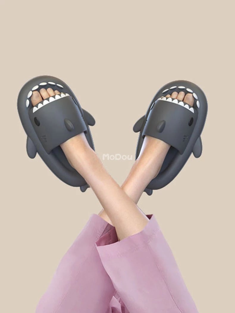 New Summer SlippersLovely Shark Shape Slides Outdoor Women Shoes Kids Children Flip Flops Men Couples Cartoon EVA chaussons