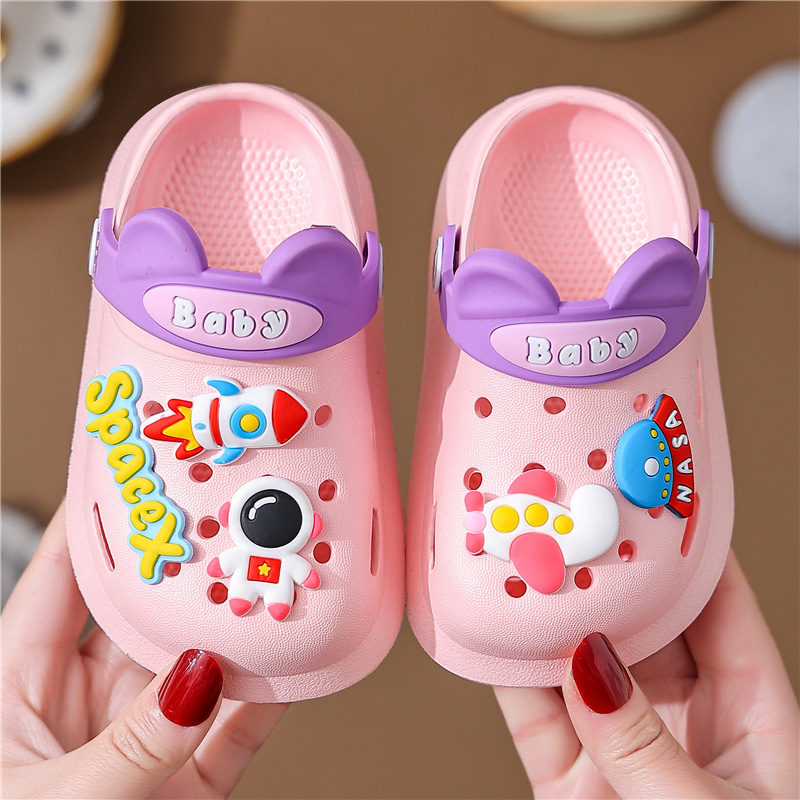Summer Baotou Children's Sandals and Slippers Cartoon Anti slip Middle and Small Children's Beach Hole Shoes