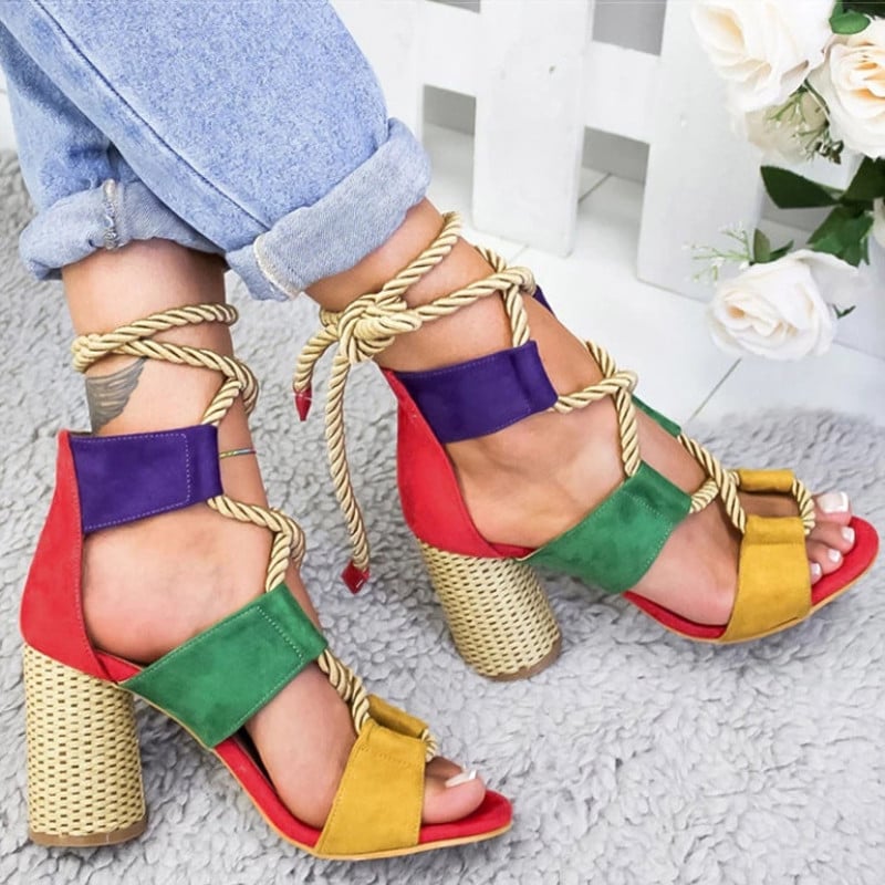 Sandalen Europäische und amerikanische neue Farben passen zu Spitzen-High-Heels für Damen mit spitzen High-Heels
