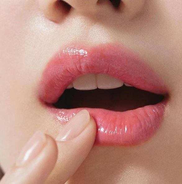 6PCS Multi Fruit Flavors Moisturizing Hydrating Base Lip Balm Set Makeup Lip Care Daily Care Balm for Women and Men 6Pcs Set