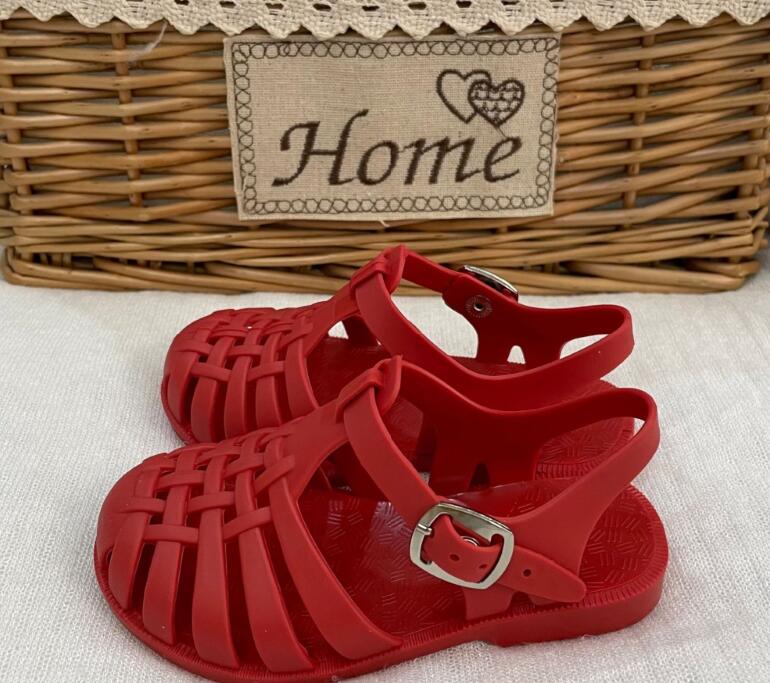 Three dimensional hole Shoes Boys' and girls' summer soft soled Baotou Beach Garden