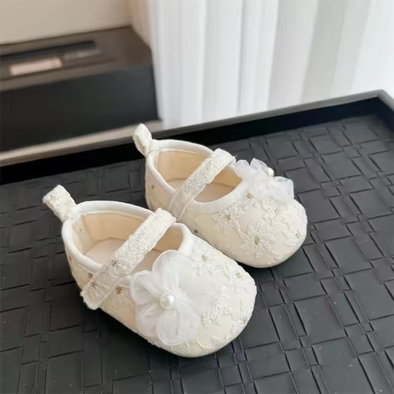 Spring New Baby Shoes Lace Embroidered Shoes Exquisite Princess Shoes Anti Slip Soft Soled Women's Baby Walking Shoes