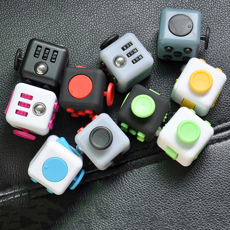 1pc Adults and Children Relieve Anxiety Finger Toys Decompression Craps Irritation Decompression Magic Cube Artifacts Toys