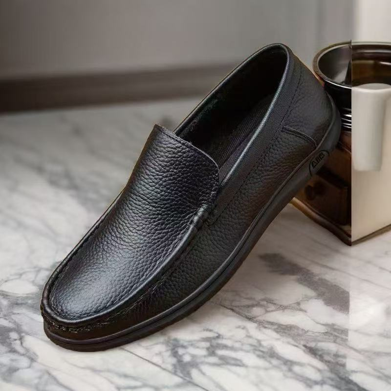 Men's New Leather Shoes Men's Breathable One-piece Men's Shoes Casual and Versatile Leather Soft Soled Shoes