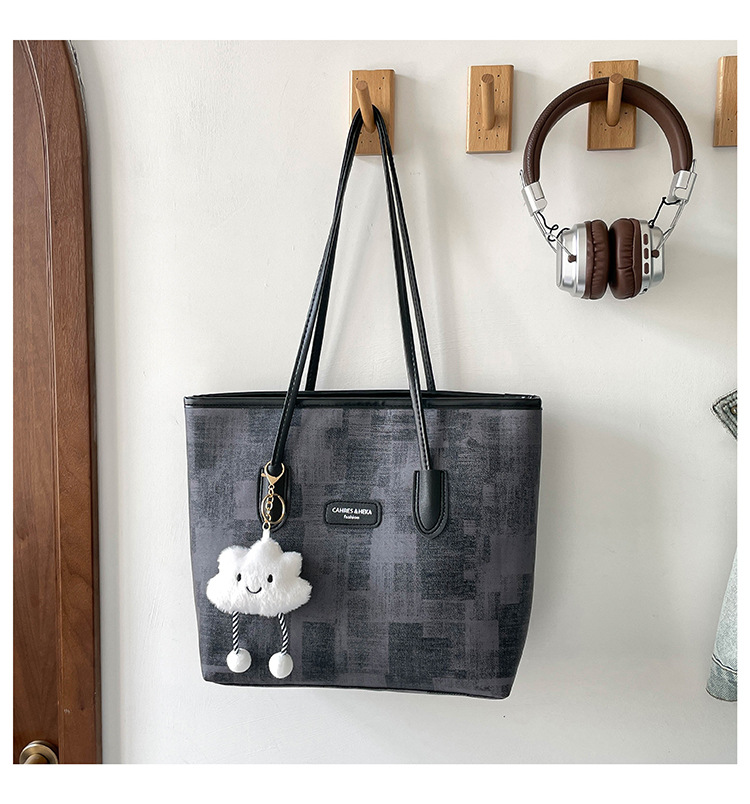 New Women's Shoulder Bag Trendy Casual Versatile Large Capacity Commuter Tote Bag Fashionable Simple Underarm Handbag