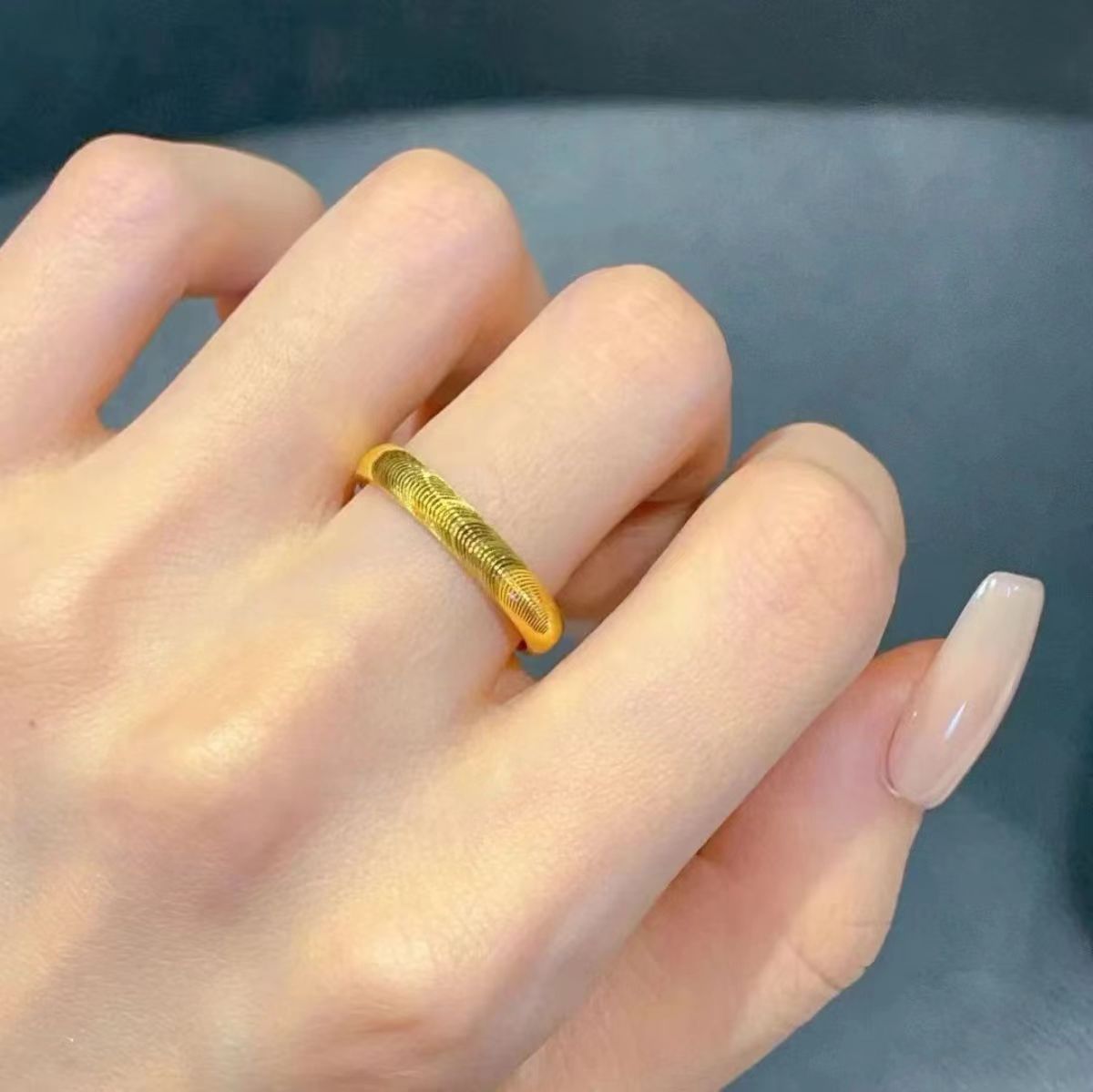 Fashionable light luxury ring ripple ring solid closed cat eye ring titanium steel ring