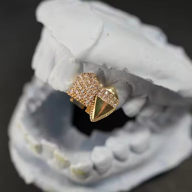 Double Vampire Fangs Zircon Teeth Grillz Hip Hop Glossy Tooth Caps For Unisex Jewelry Party Gift Wearable Dental Grills