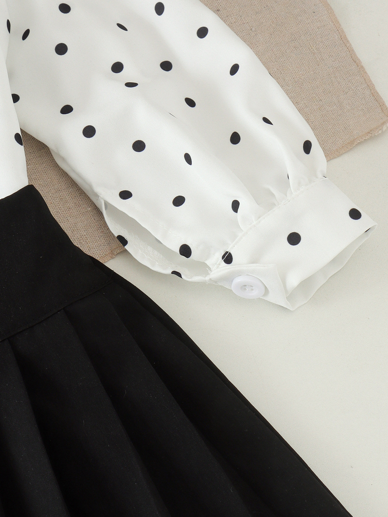 New Europe and America Girl Baby White Polka Dot Bow Long Sleeved Shirt Black Pleated Short Skirt two-piece Set