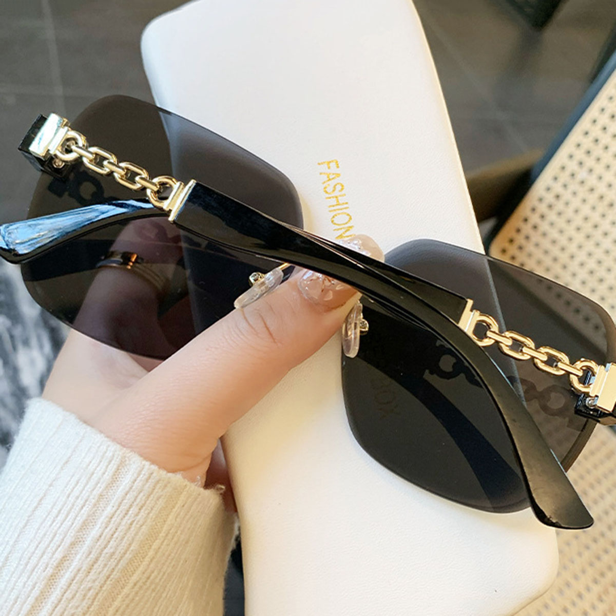 Fashionable Borderless Metal Chain Sunglasses for Women with A Sense of Luxury and Irregular Temperament. New Large Frame Sungla