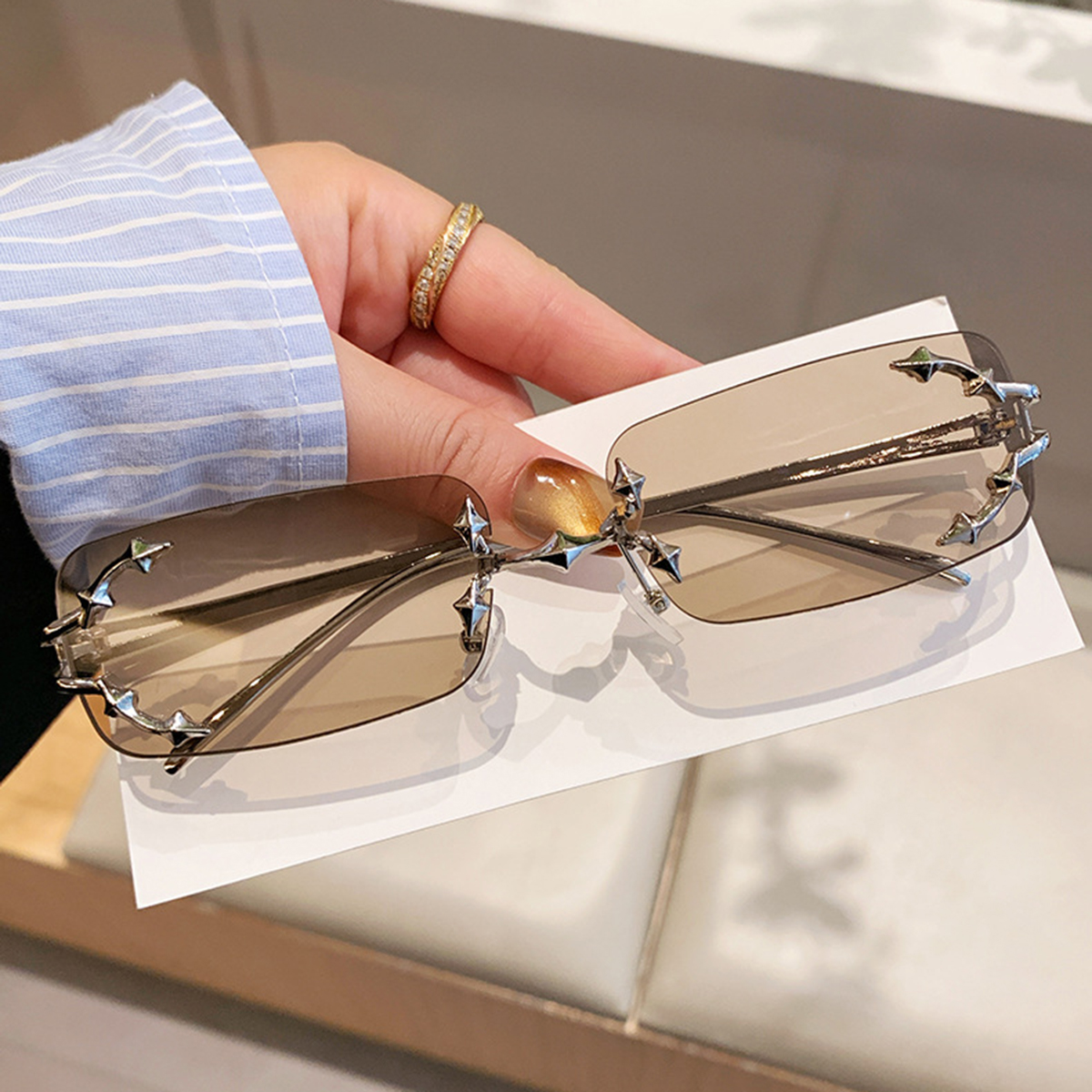 Frameless Glasses - Stylish and Fashionable for Both Men and Women. High-end and Cool. Mercury-colored Rimless Sunglasses.