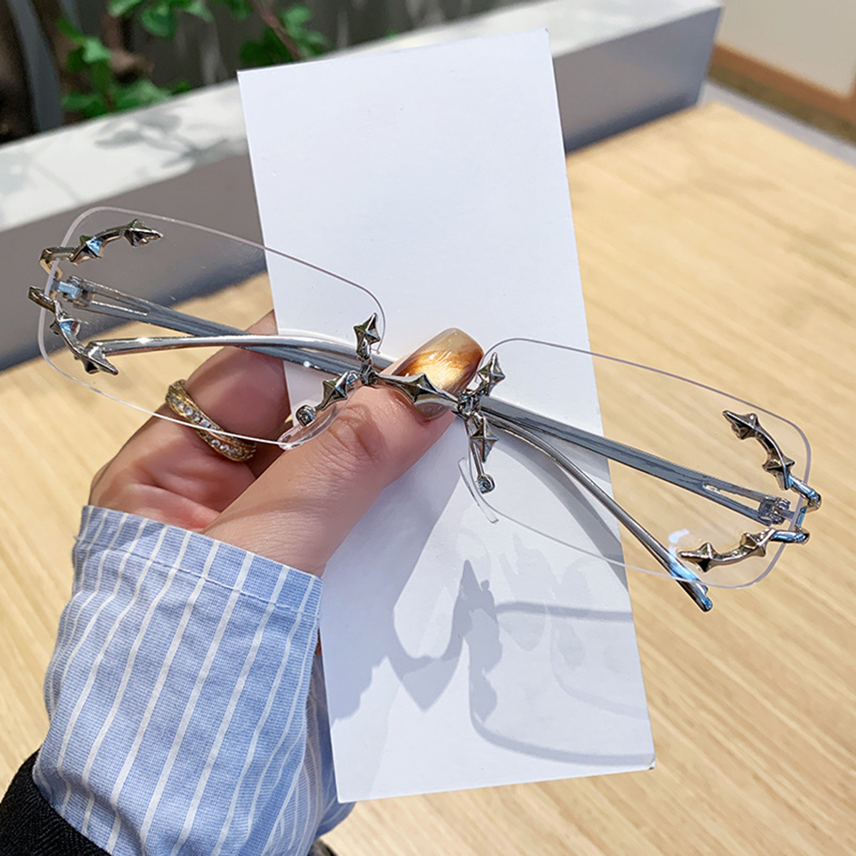 Frameless Glasses - Stylish and Fashionable for Both Men and Women. High-end and Cool. Mercury-colored Rimless Sunglasses.