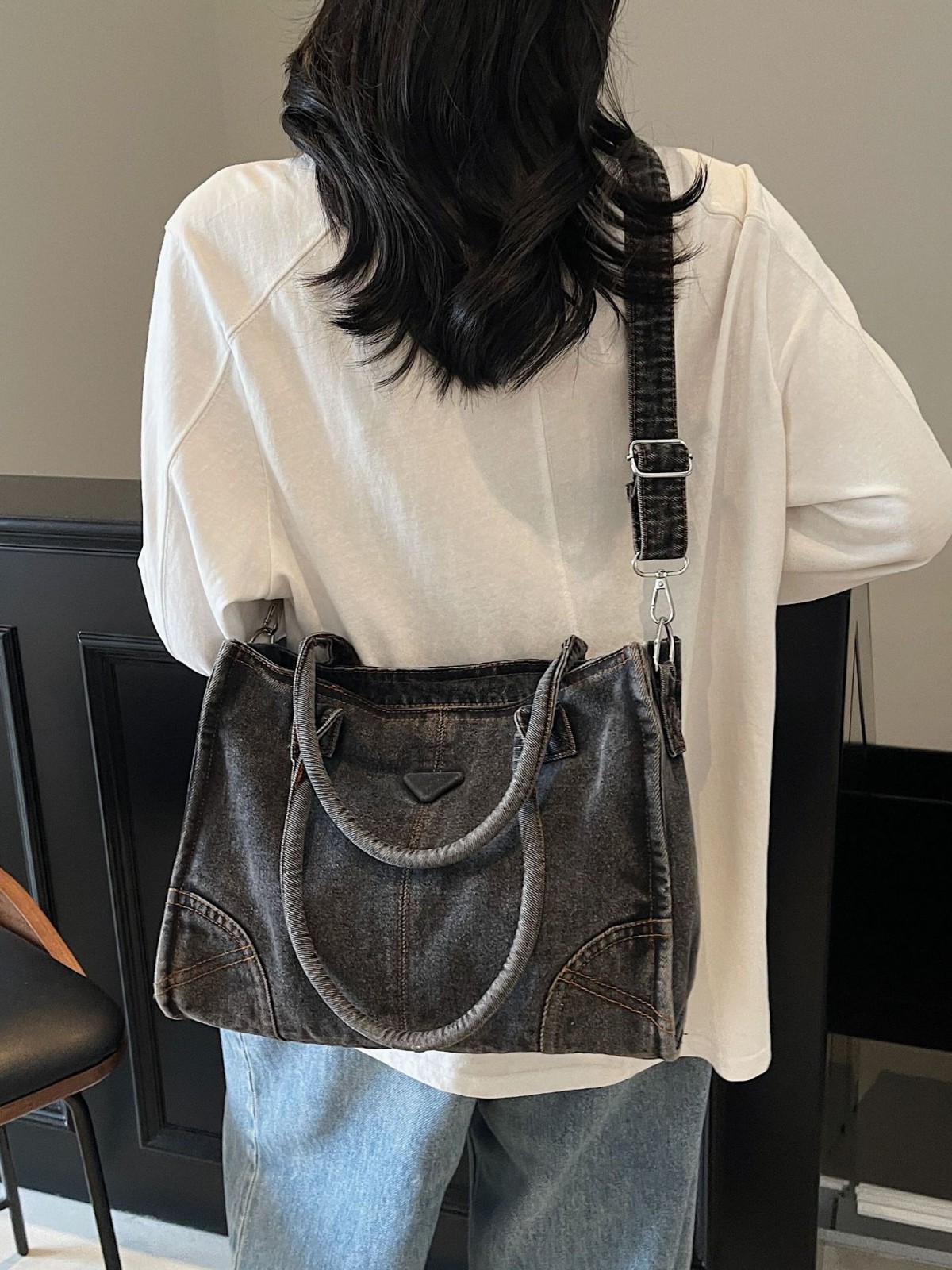 New denim pillow bag with high-end feel and large capacity single shoulder crossbody bag for women's commuting armpit bag
