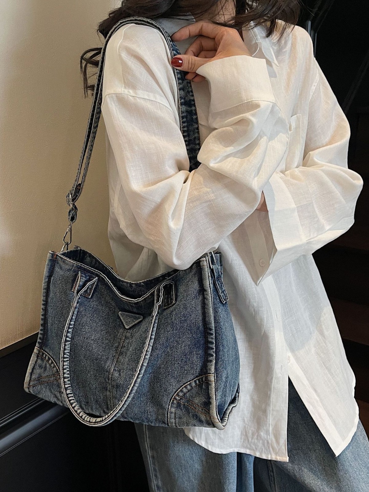 New denim pillow bag with high-end feel and large capacity single shoulder crossbody bag for women's commuting armpit bag