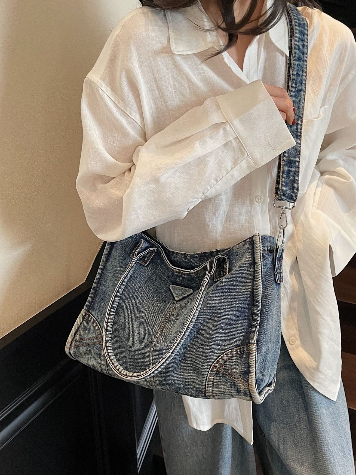 New denim pillow bag with high-end feel and large capacity single shoulder crossbody bag for women's commuting armpit bag